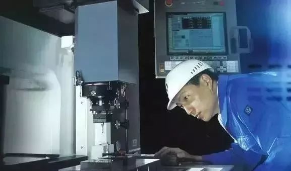 高速銑與傳統(tǒng)銑削、電火花加工有什么區(qū)別，該如何選擇？